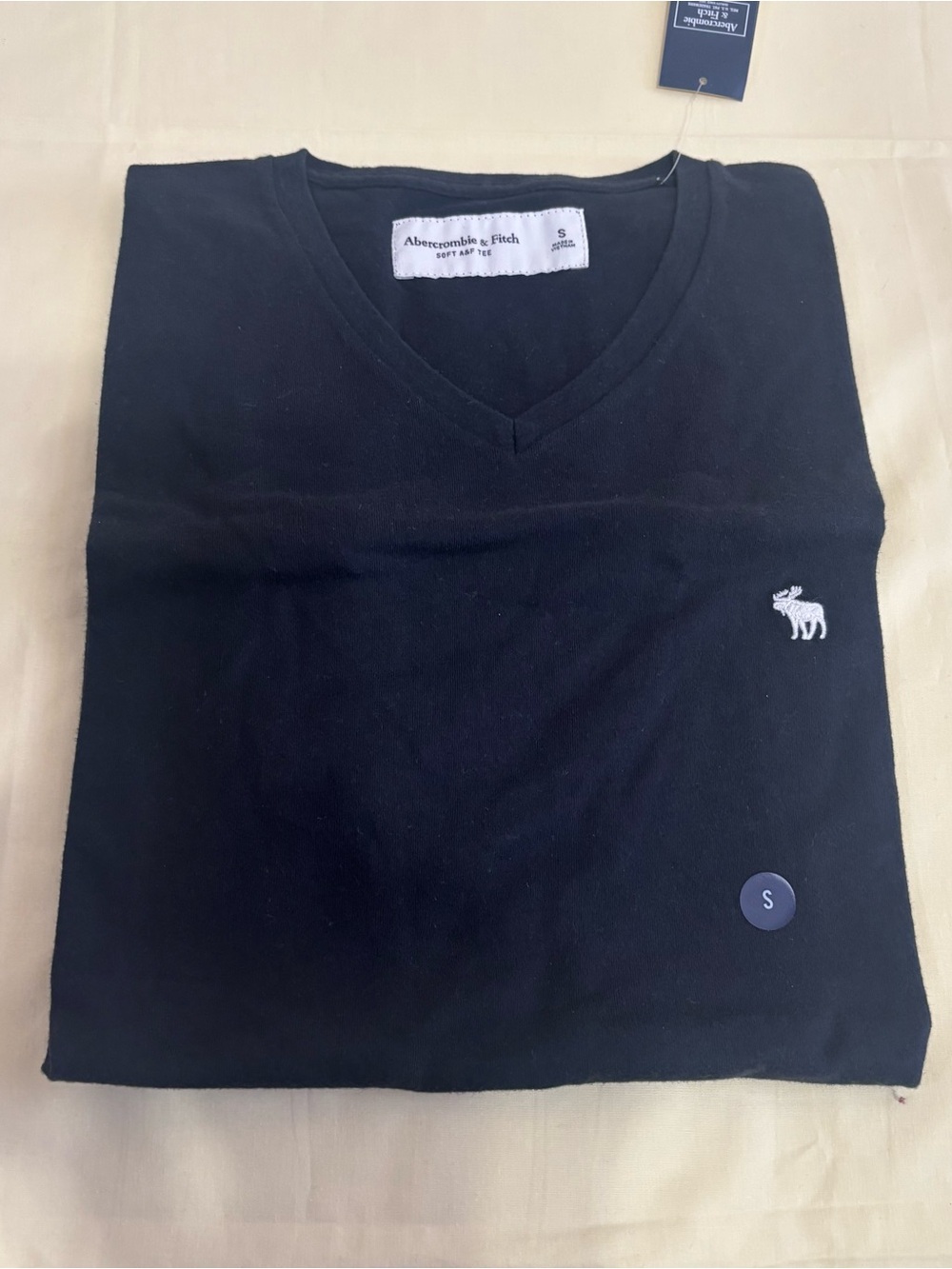 Abercrombie & Fitch Men's Black V-Neck Logo T-shirt